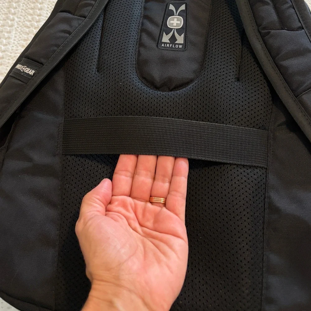 SwissGear 8 Compartment Backpack w/ laptop sleeve -Great Condition, All-Black